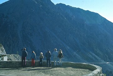 R1_021 A stop at an overlook. Thor, Lynn, John, Jackie, Eric, Laurie.