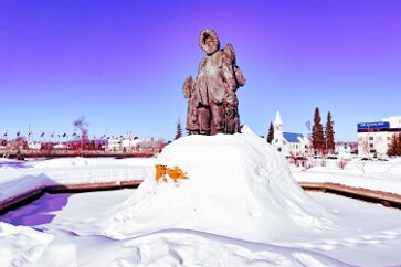 Unknown First Family “Unknown First Family” by Malcom Alexander, a statue featured at the center of the Golden Heart Plaza along the Chena River at the center of Fairbanks....