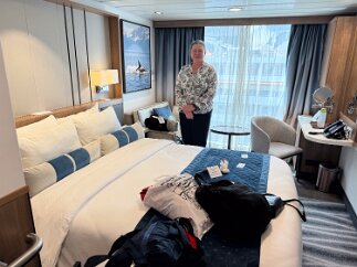 IMG_8591 We find our cabin on deck 7, featuring a window on the outside wall.