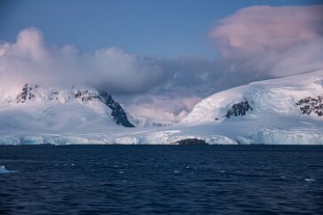 IMG_2335 Seen by moonlight and twilight