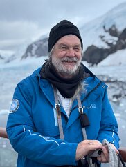 IMG_E8834 I join Poldi on the deck and prepare my camera.