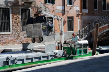 _MG_8813 Garbage collection in Venice.