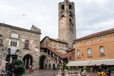 Bergamo-105 At the top of the hill at the top of the city, is the bell tower.