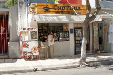 1X6A9945 We stop for a breakfast snack and coffee.