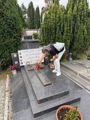 IMG_6682 We visit the family gravesite of Rossella's parents and relatives.